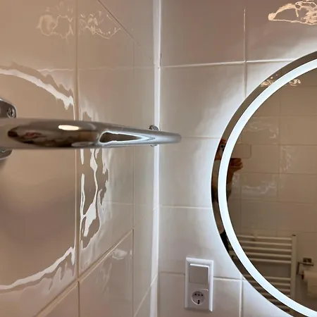 Rheinblick-apartment Snacks, Ambilight & Boxspringbett * Κόμπλεντς